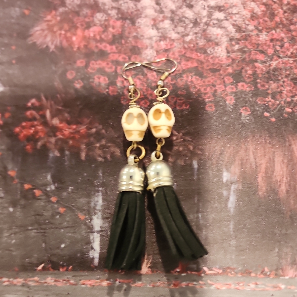 Elegant Skull and Tassel Earrings - Black and Cream